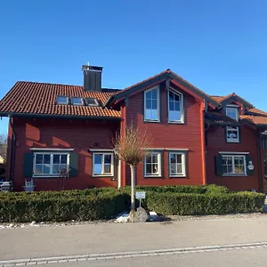 Rotes Haus In Klassik Apartment