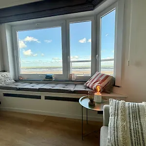 https://la-brise-et-la-mer-frontaal-zeezicht.hotelsghent.com